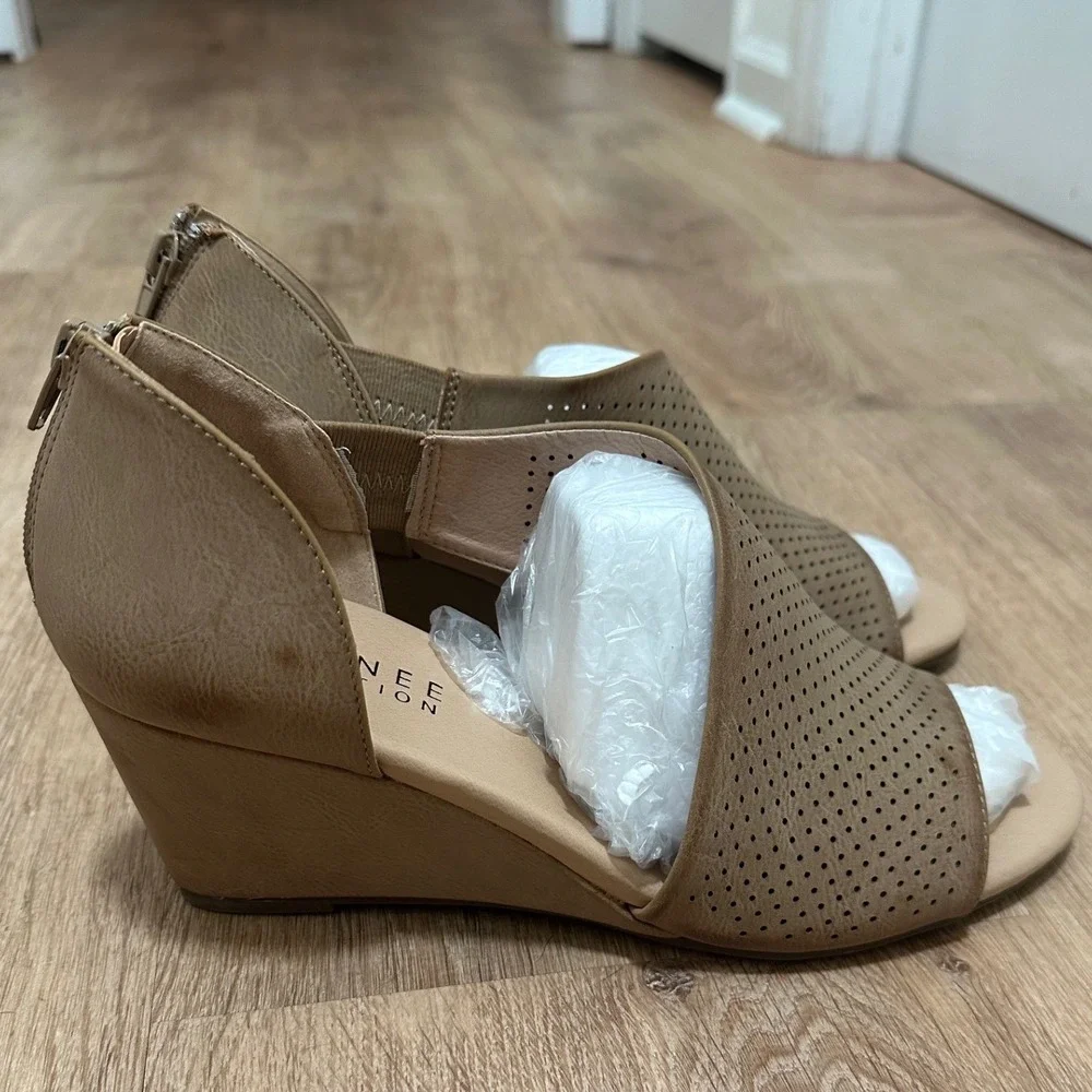 JOURNEY‎ COLLECTION | Women's Aretha Cutout Perforated Ankle Zip Wedge Sandals